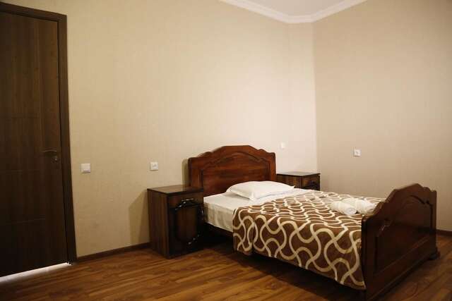 Проживание в семье Beehives Кутаиси-5